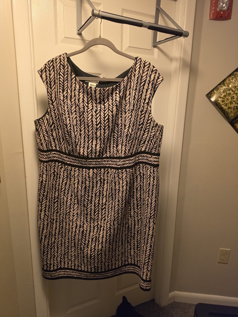 Dress Barn Black and Cream Patterned Midi Sheath Dress